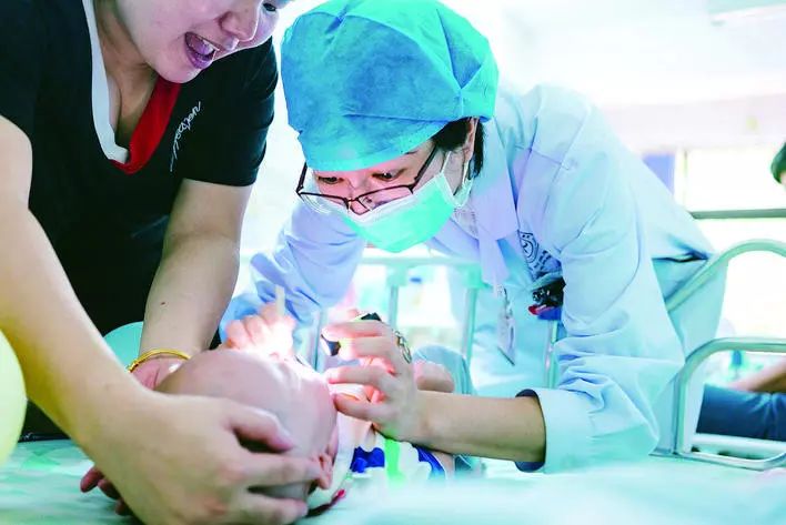 【专题报道】市中心医院小儿科里的大视角：让冰冷的医疗充满大爱的温度！