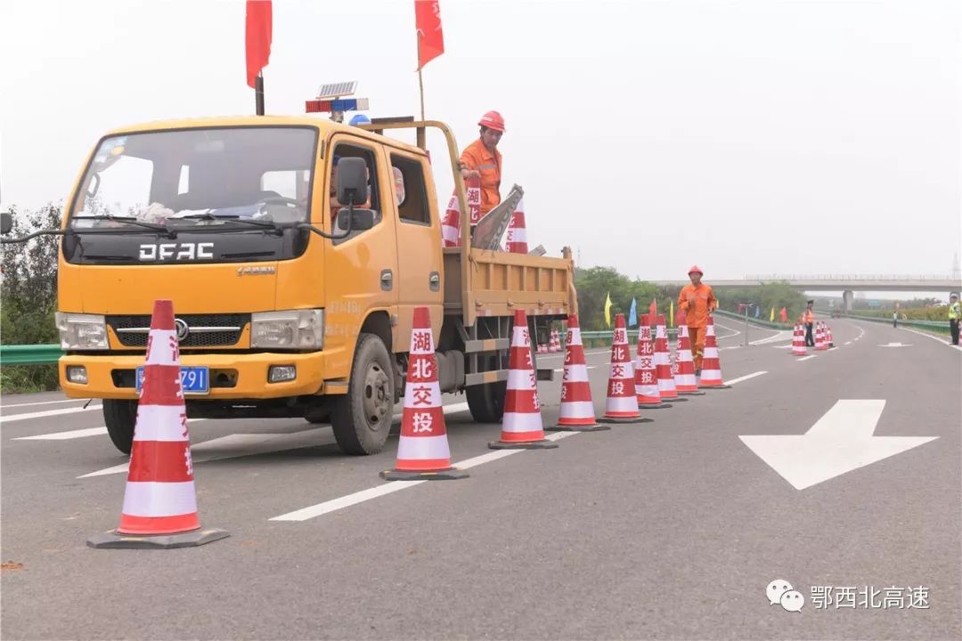 刚刚我们完成了一次高速公路地质灾害应急救援