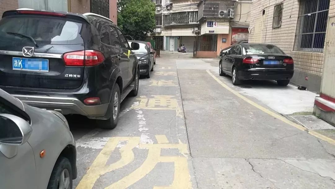 不可占用,堵塞的"生命通道"_消防车