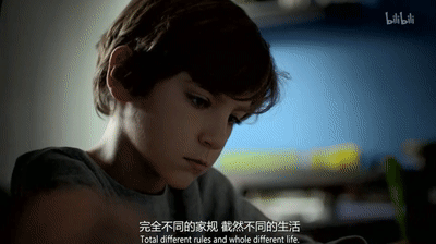 然而某天他弟弟找到他,告诉他:你不是爸爸的亲儿子.