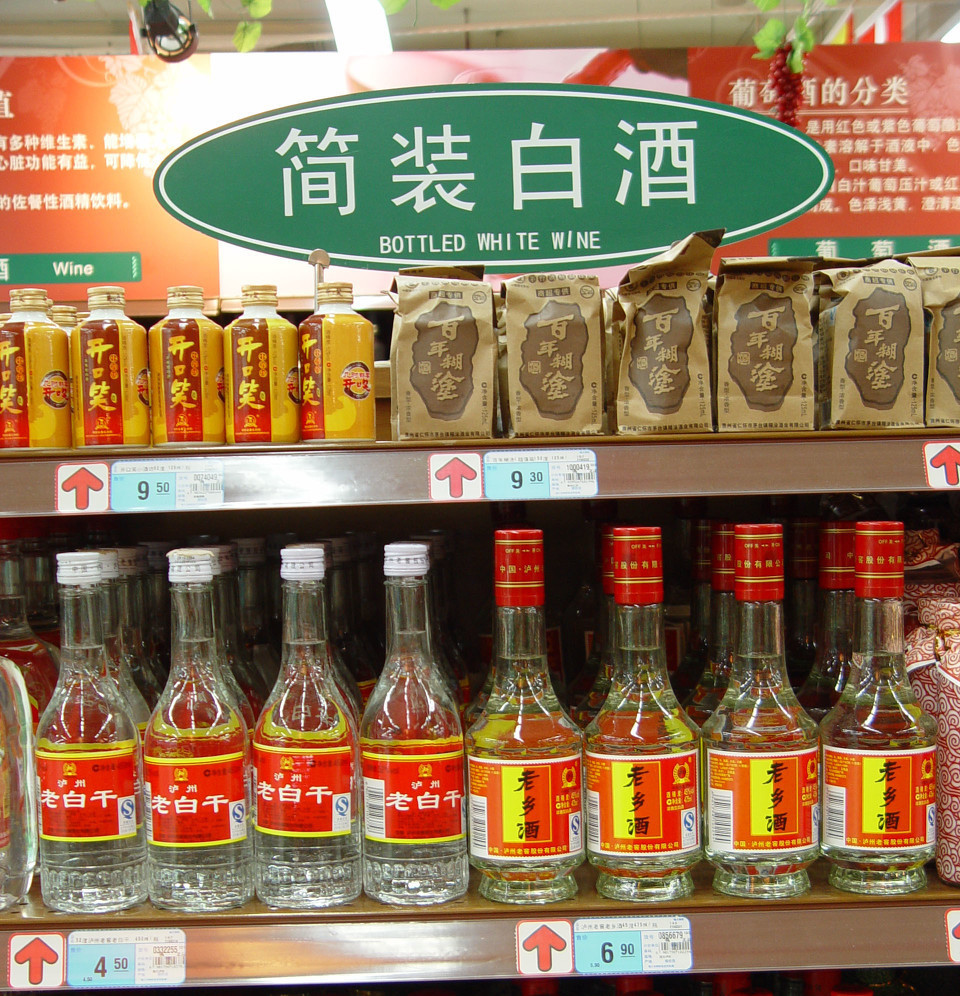 超市里这4种“玻璃瓶装”白酒，包装虽没有牌面，却是实在粮食酒|玻璃瓶装白酒