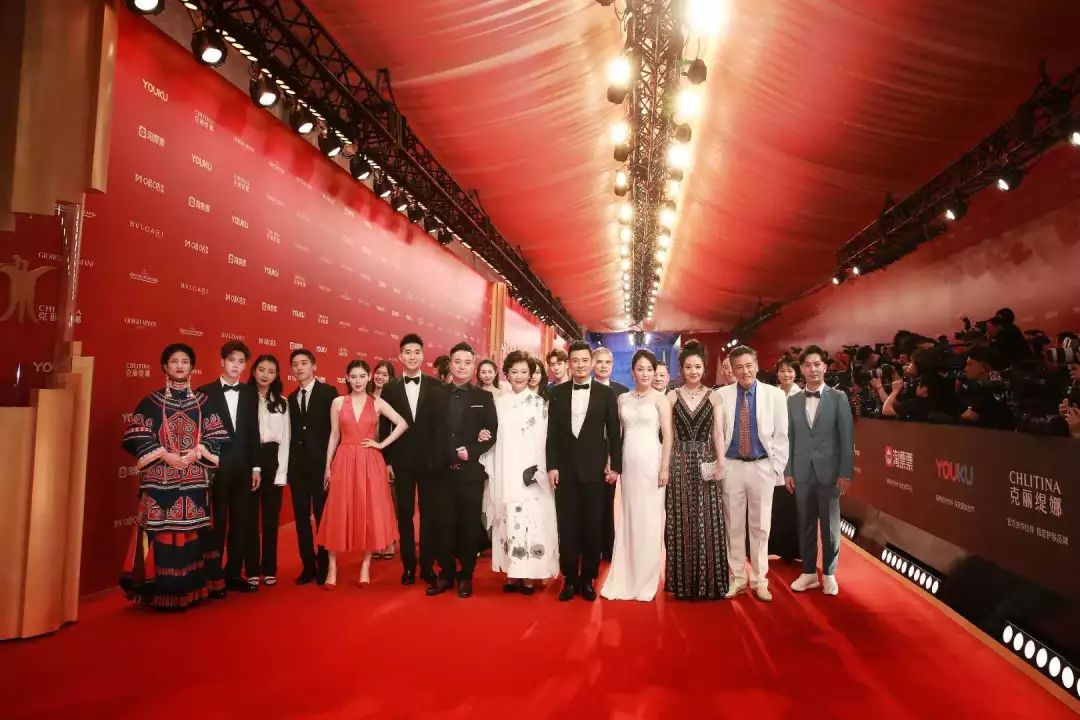 「表演艺术学院」学生受邀参加第22届上海国际电影节红毯