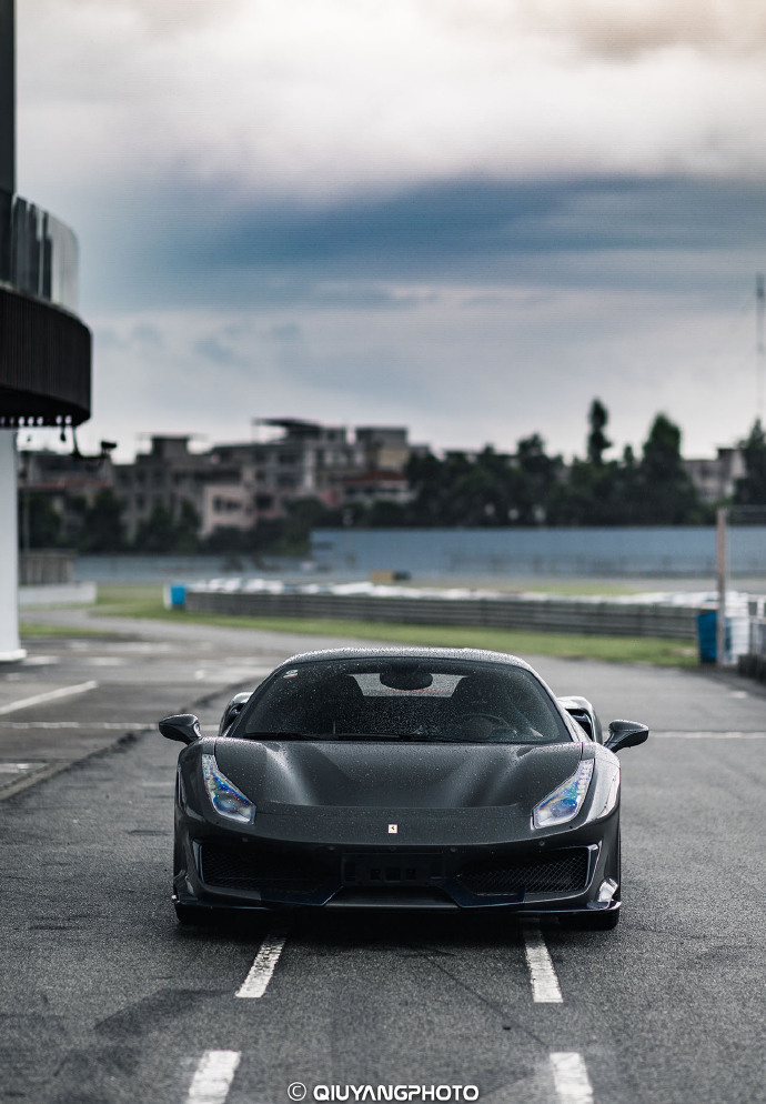 ferrari 488 pista