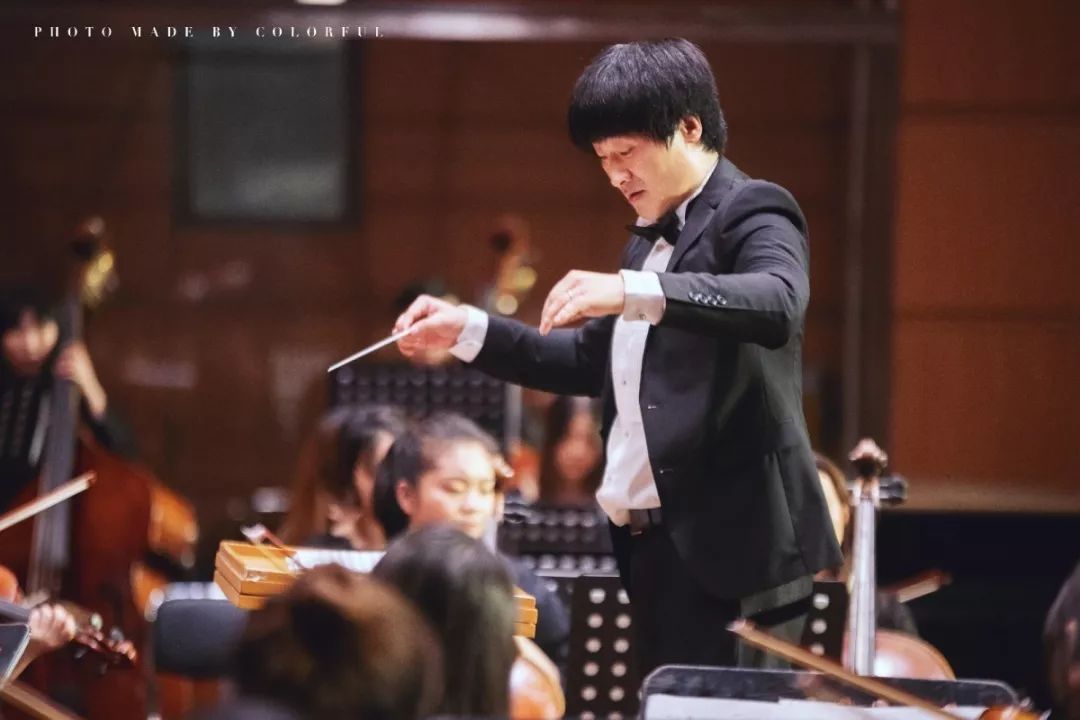 管弦乐团艺术指导和指挥老师,在此期间也多次跟随周进教授参加各种