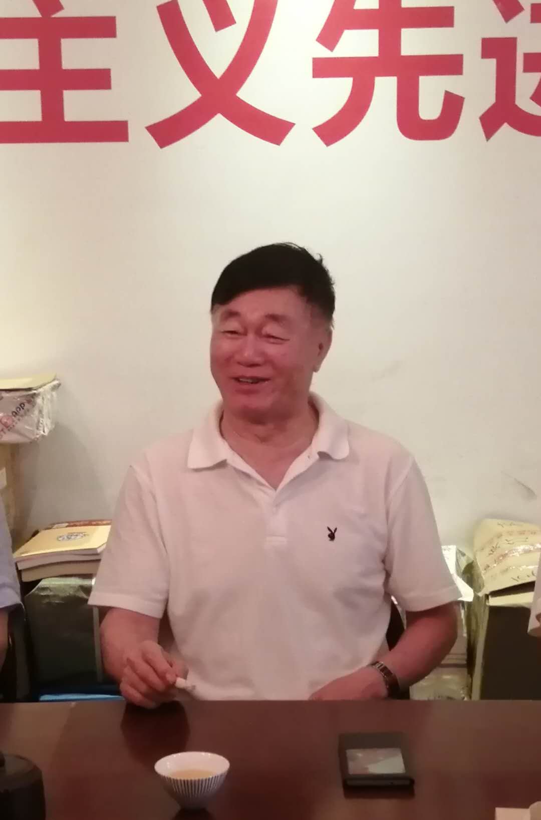 会的还有:郑州方城商会会长助理王曙光,执行常务副会长毛玉泽,冯金旺