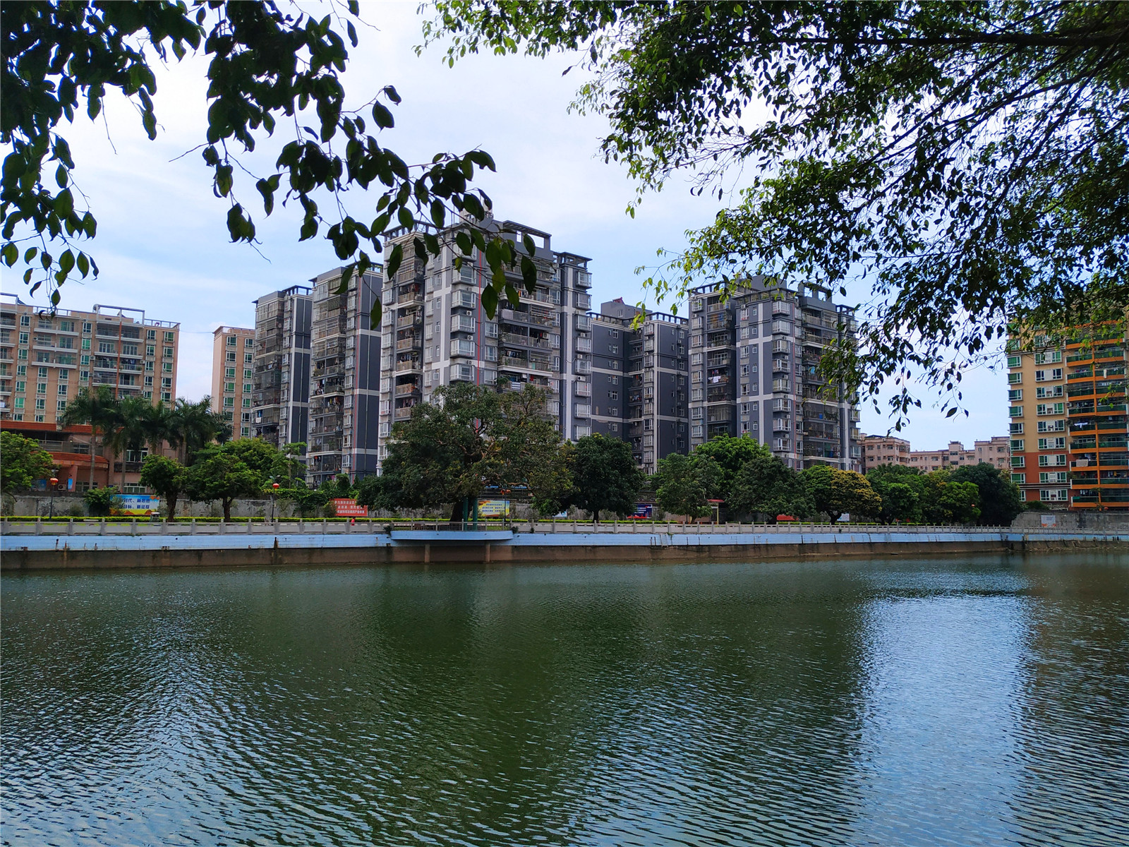 老村还保留着许多原始风景.下面和大家探访广东东莞寮步镇横坑村.