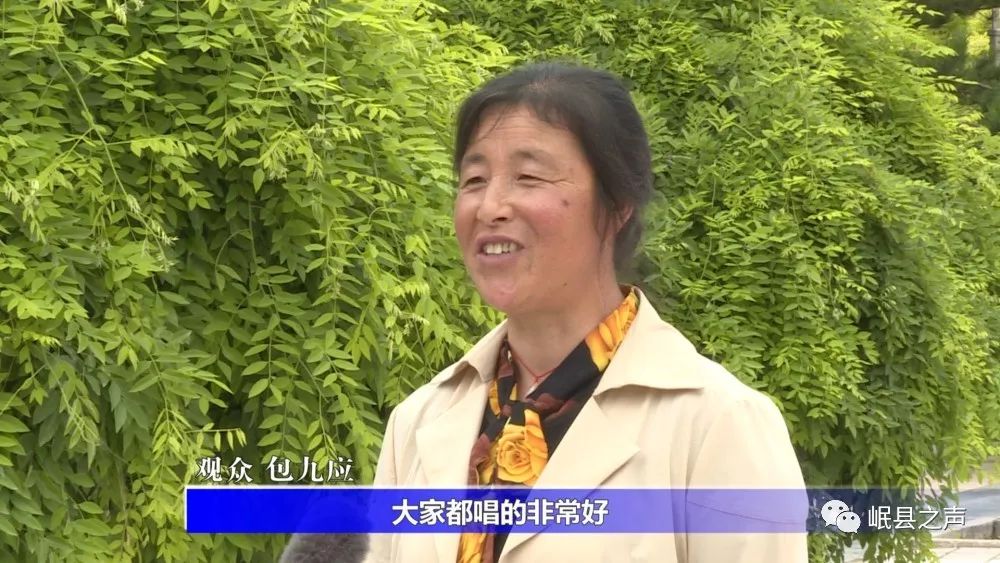 在岷县当归广场,来自全县的100多名花儿歌手参加比赛,选手们激情对唱