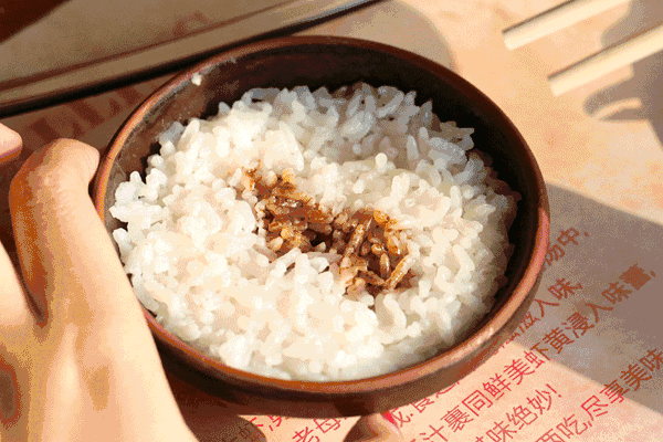 [【健康】煮米饭加点这个，比药还管用！血管通，气色好，腰都变细了] 煮米饭加点什么
