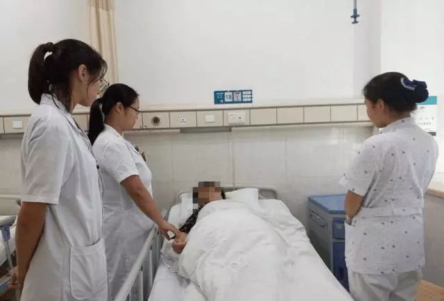                     只因为孕期少喝了这个，她疼得尿血！