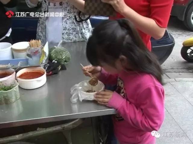                    5岁女童胸部竟凸起发育……很多人都爱吃的这样东西，孩子慎吃！