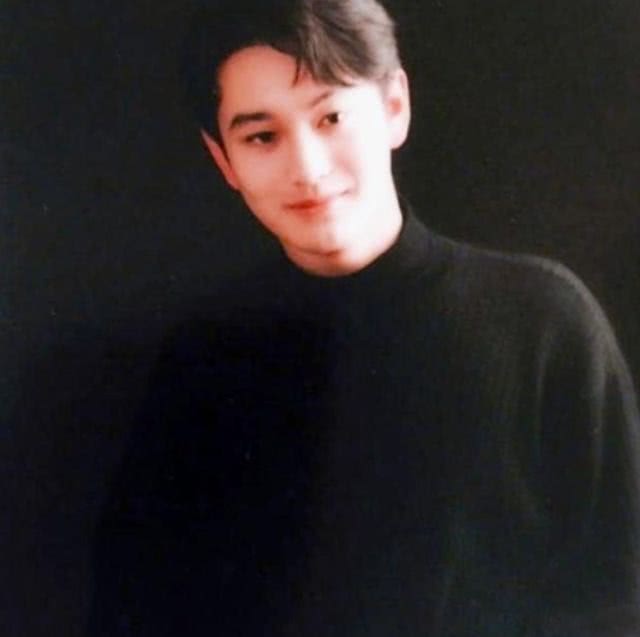 本以为沈腾年轻时够帅了,看到胡歌与黄晓明才明白啥叫