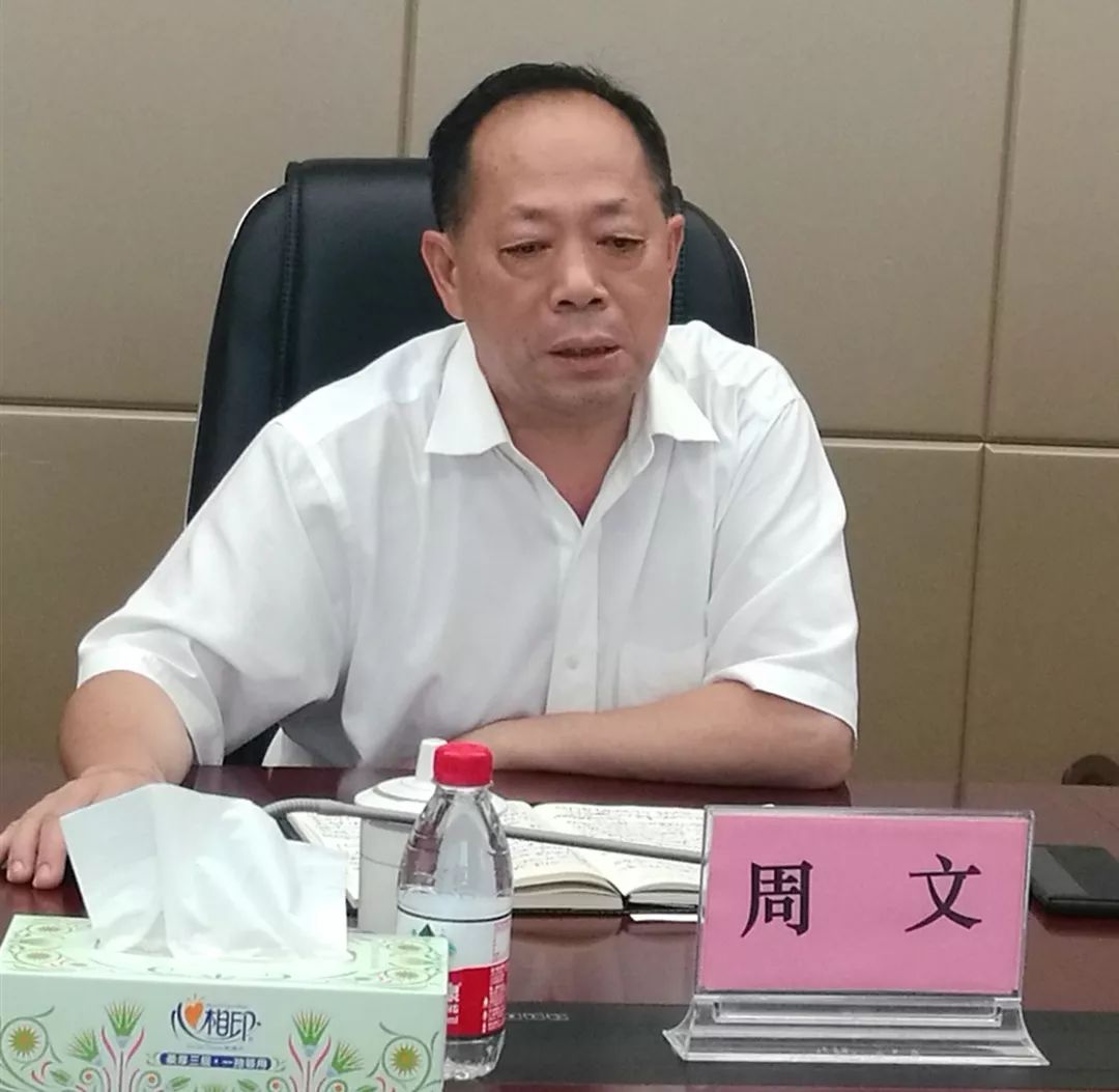 广西科技厅与交投集团座谈会现场在宏桂集团座谈会上,曹坤华在听取