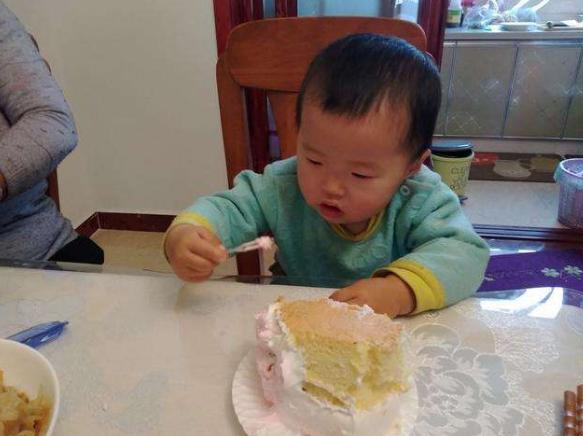                    4岁男童胃里长满“石头”，儿科医生：还给娃吃？容易积食不长个