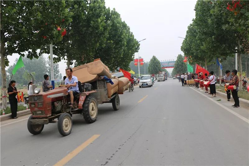 封丘李庄镇黄河滩区居民迁建第二批试点村正式启动搬迁