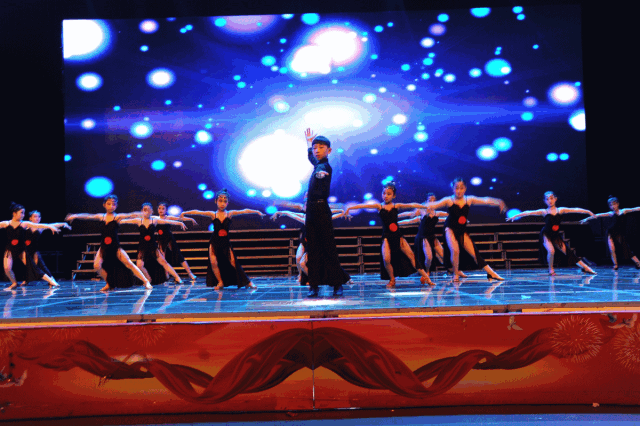 上春晚,请外教,周口阳光舞蹈学校让孩子c位出道!