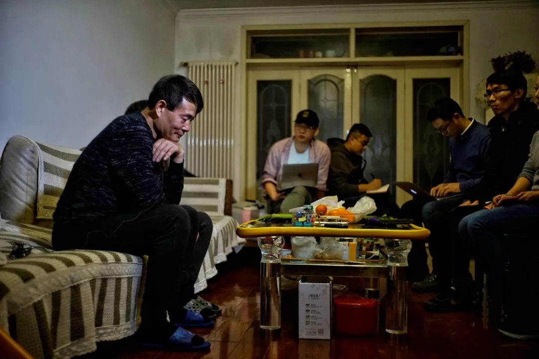 2018��12��13�գ��������������ʼ��У����ʷ������ڽ��ܸ���ý��ɷã�������һ�Գ�˼���������ӻ���Ů����Ů��֮�����顣 �¾������� ���� ��