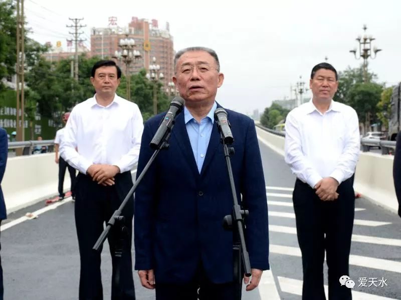 天水市委书记王锐宣布天水郡十字交通疏解工程正式通车.