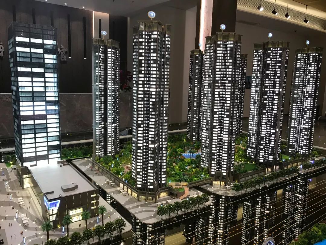 新锦安海纳公馆沙盘图 不仅如此,海纳公馆开盘当天还有折扣,每个户型
