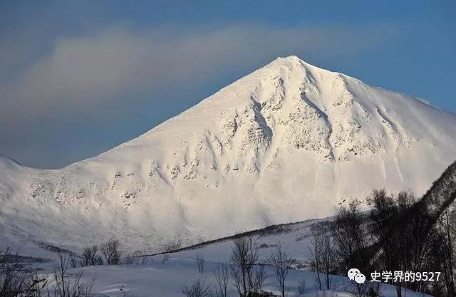 下联|县令出一上联：雪压山头，哪个尖峰敢露！秀才的下联堪称经典