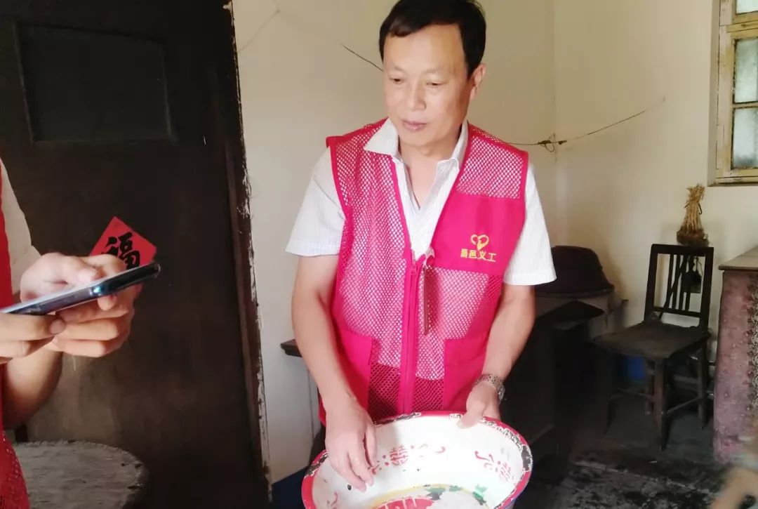 绾㈣敺钖囨儏娣辨偁鎮犳_大龟甲师孙绾绾的图片(2)