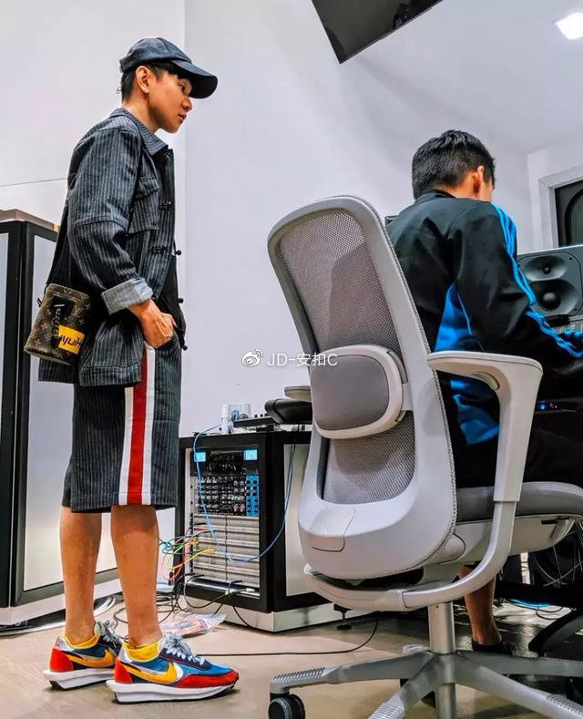 SACAI怎么读?傻菜?sacai X nike LDV Waffle最