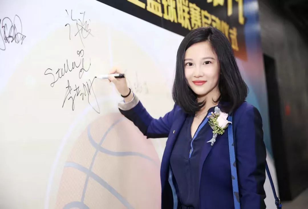 李芸珊看似娇小柔弱的她多年来在体育圈做出的努力完全让一众体育人刮