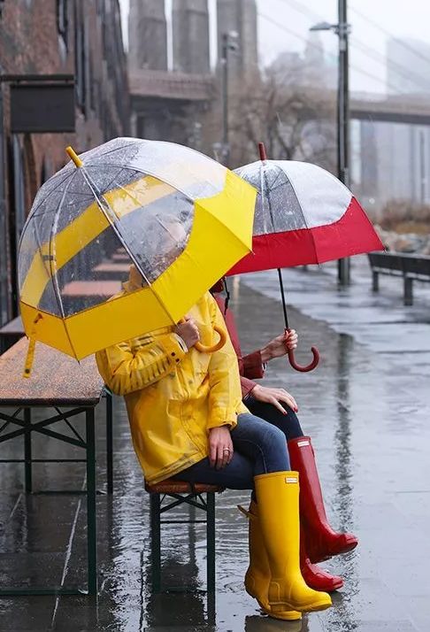 这种雨伞和雨衣,雨靴一起搭配也真的绝了!