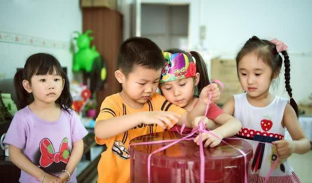 孩子过生日时，别往幼儿园送蛋糕了，老师嘴上不说但心里会反感|幼儿园过生日什么时候