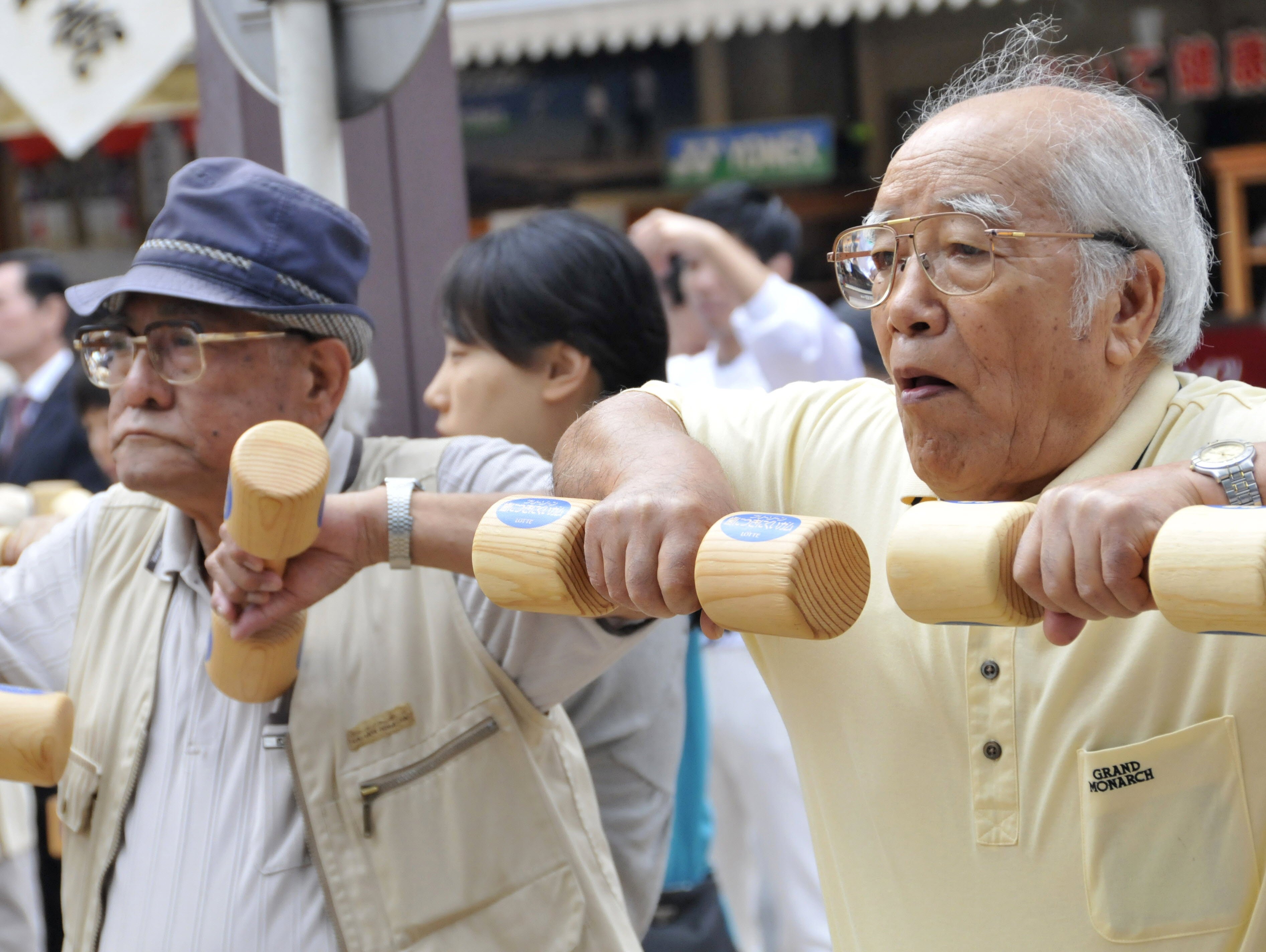 日本高科技助银发族"一臂之力"_老人