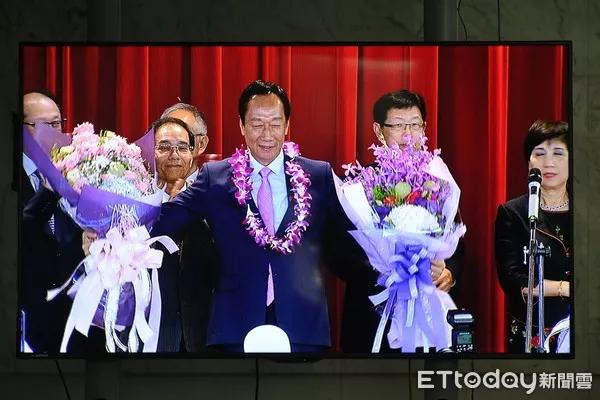 “转换跑道，要为台湾人民拼未来”郭台铭正式卸任鸿海董事长