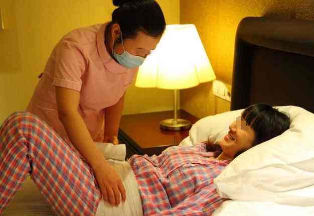                     产妇剖腹产后怎么做，才能缓解疼痛？两次剖腹产宝妈的办法很管用