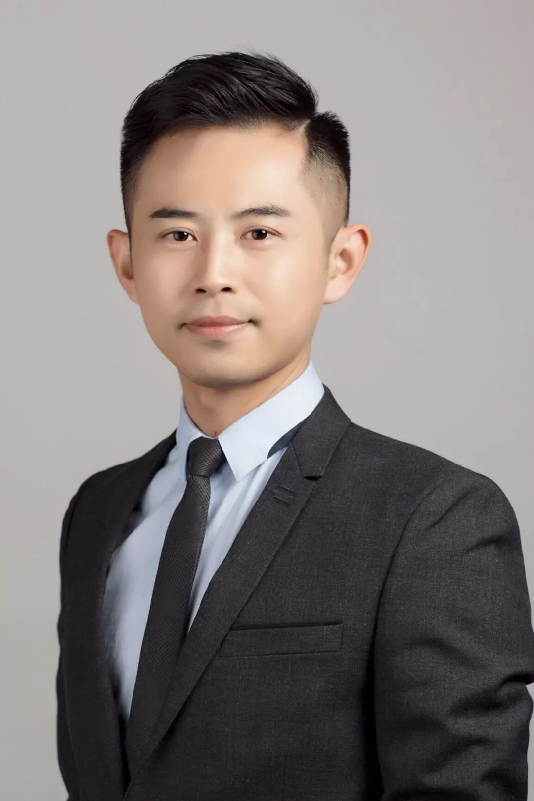 王昕  