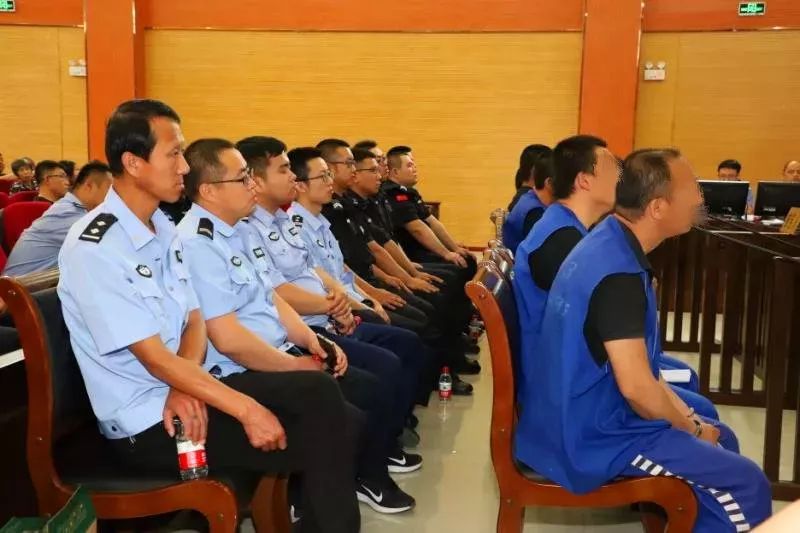 五寨信息港以暴力等手段强行出售肉牛忻州一恶势力犯罪团伙8人受审