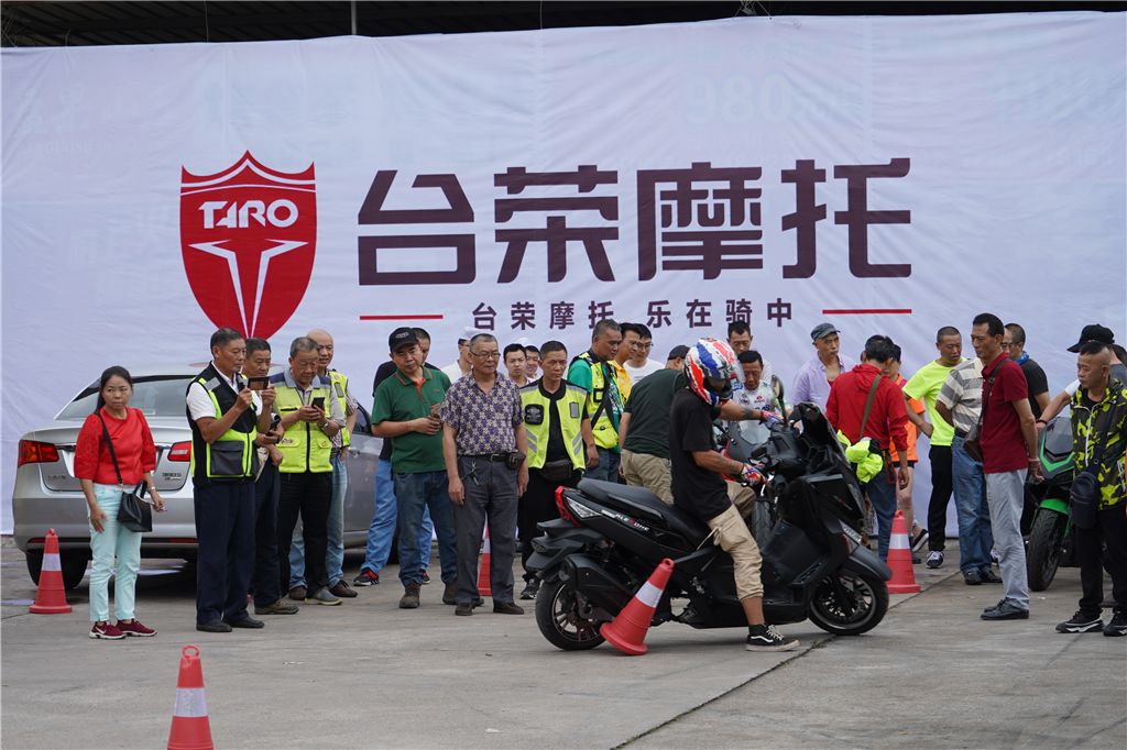 千余摩友齐聚长江岸边,台荣摩托重庆品鉴会圆