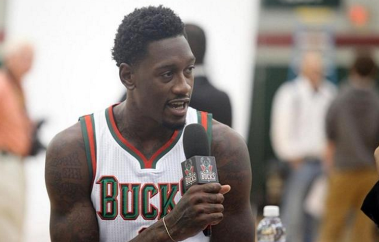 已经不能支撑他的天赋,离开了nba后,想要再回去的桑德斯,最后跑到了