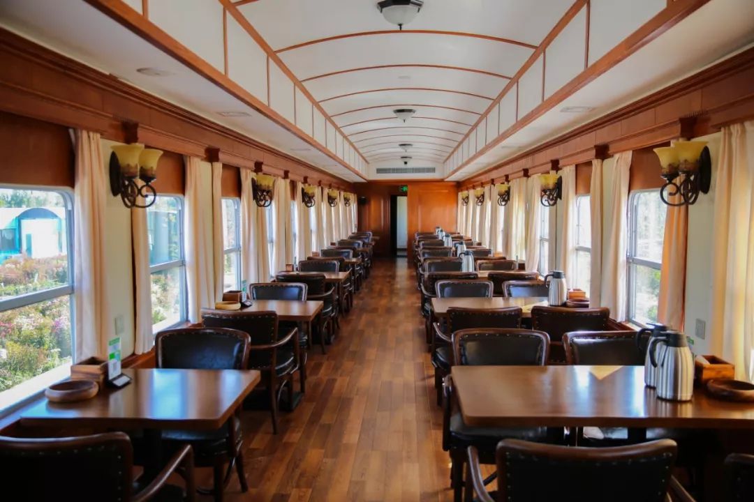 好看的网红餐厅千篇一律金昌的火车头餐厅万里挑一
