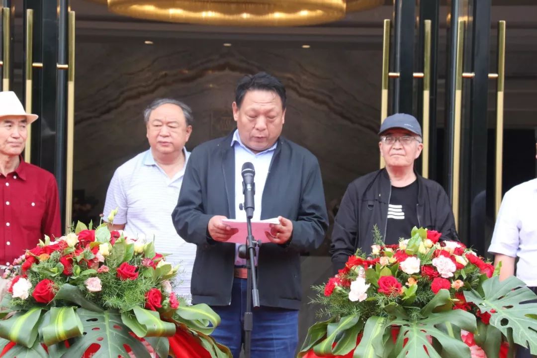 活动开始,我们特邀"中国菩提书法创始人,菩提书画院院长张锦栋院长