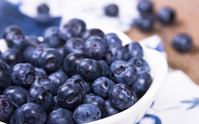 常被误认为是“蓝莓”, 花青素比蓝莓还高, 多吃保护眼睛 蓝莓花青素