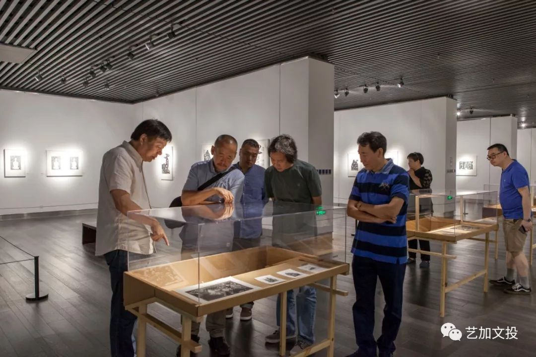 展览近60位版画名家百余件精品汇聚金陵美术馆展现中国当代版画实践的