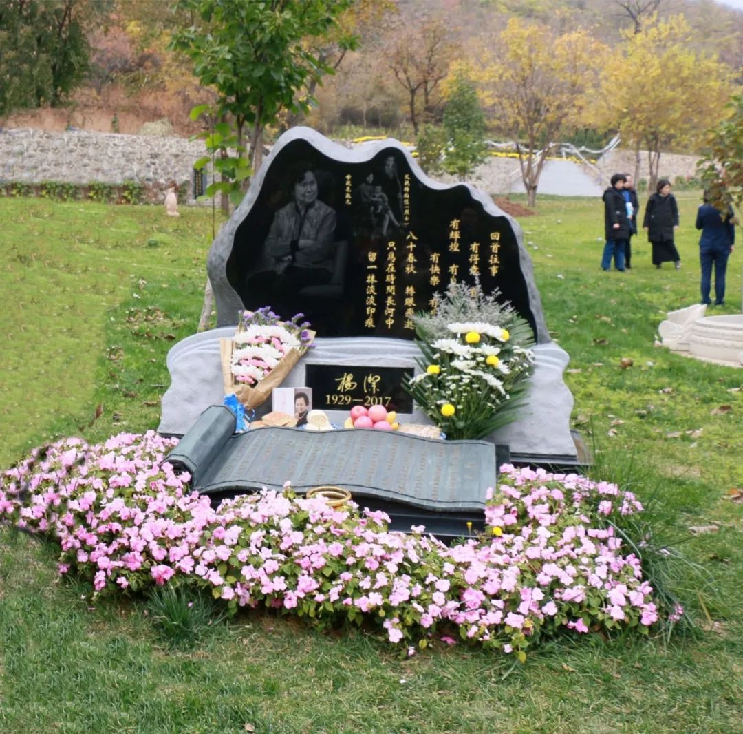 中国当代名人墓地盘点张国荣离世16年仍未落葬