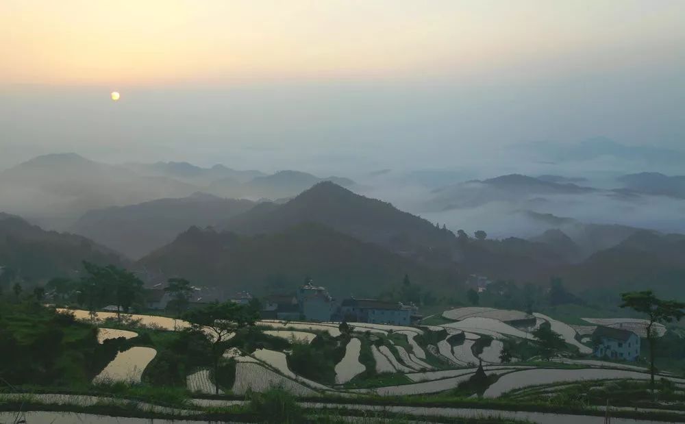 天台小人口_顶楼小天台设计实景图