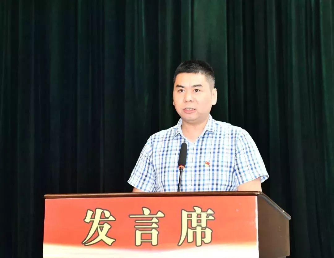 振兴办事处党工委书记何良,织里镇禁毒办工作人员沈伟,织里镇中学老师