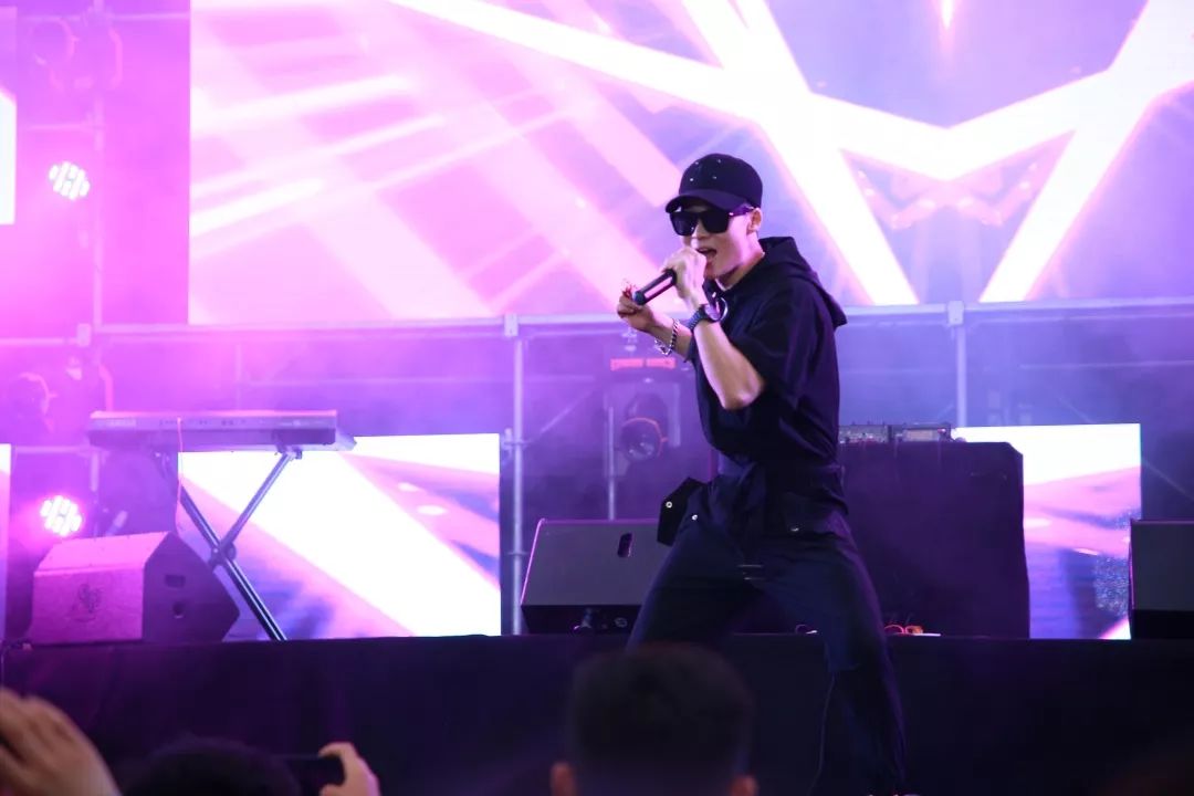 快乐每一天原唱 b1efda8c3b3b41e385f92c4c7fbc6c3b.jpeg