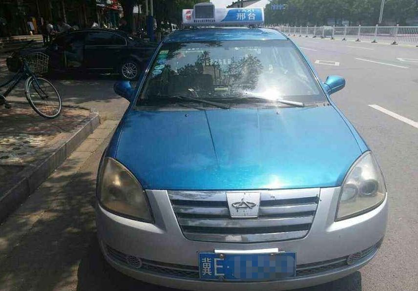 民警确定了该出租车的车牌号