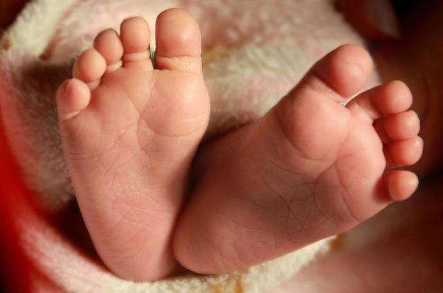 新生儿的脚印医院给吗【为什么医院要保存新生儿“脚印”？医生不告诉，但家长要知道】