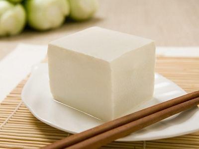 素炒豆腐怎么做【豆腐号称“素中之肉”，夏季喝碗豆腐汤，补钙护心脏，还能抗衰老】