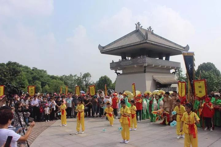 74省级非遗项目展演此次非遗踩街表演队伍大多来自上虞个乡镇街道