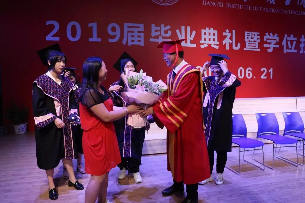 江西服装学院2019届毕业典礼暨学位授予仪式隆重举行