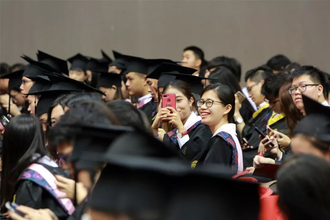 东莞理工学院举办2019年毕业典礼暨学士学位授予仪式