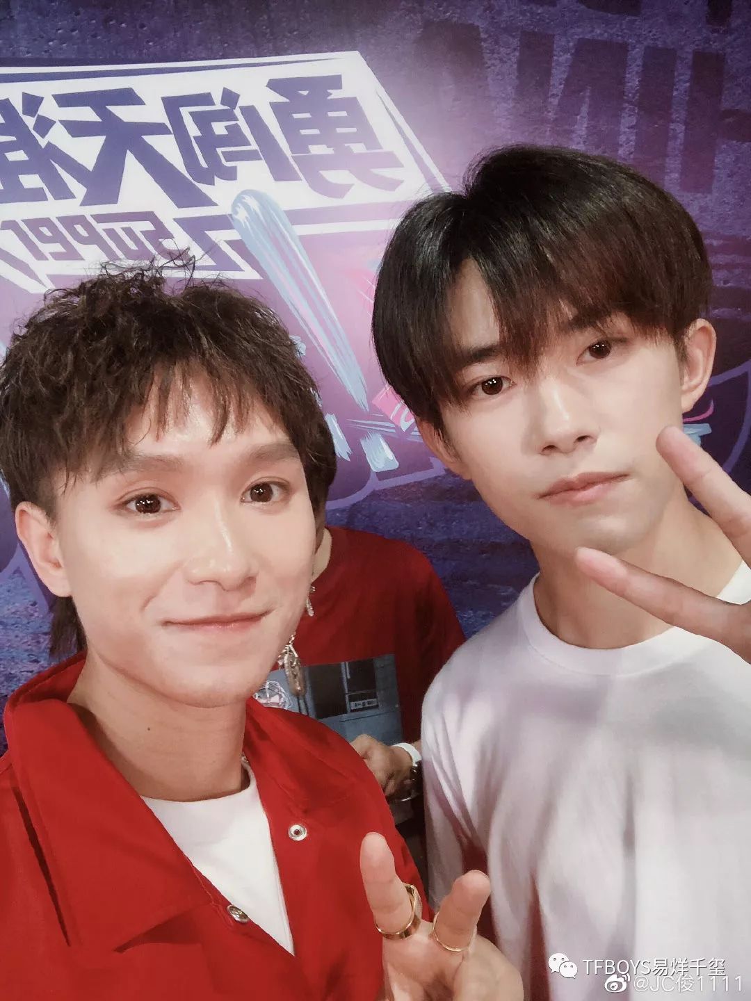 出现在别人自拍里的易烊千玺--九宫格!这可是一